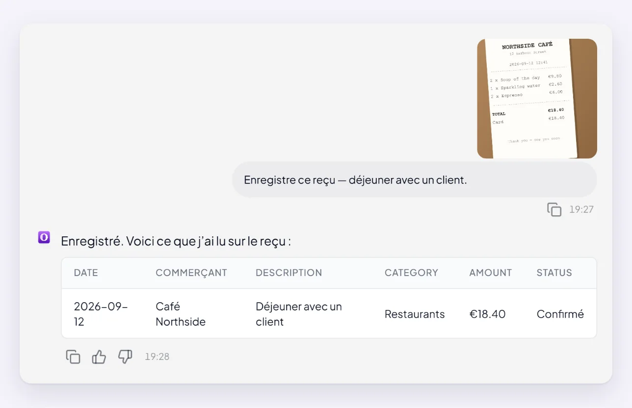 La photo d’un ticket de café envoyée à l’agent Expense, et la réponse en dessous : un tableau avec la date, le commerçant, la description, la catégorie et le montant lus sur le ticket.