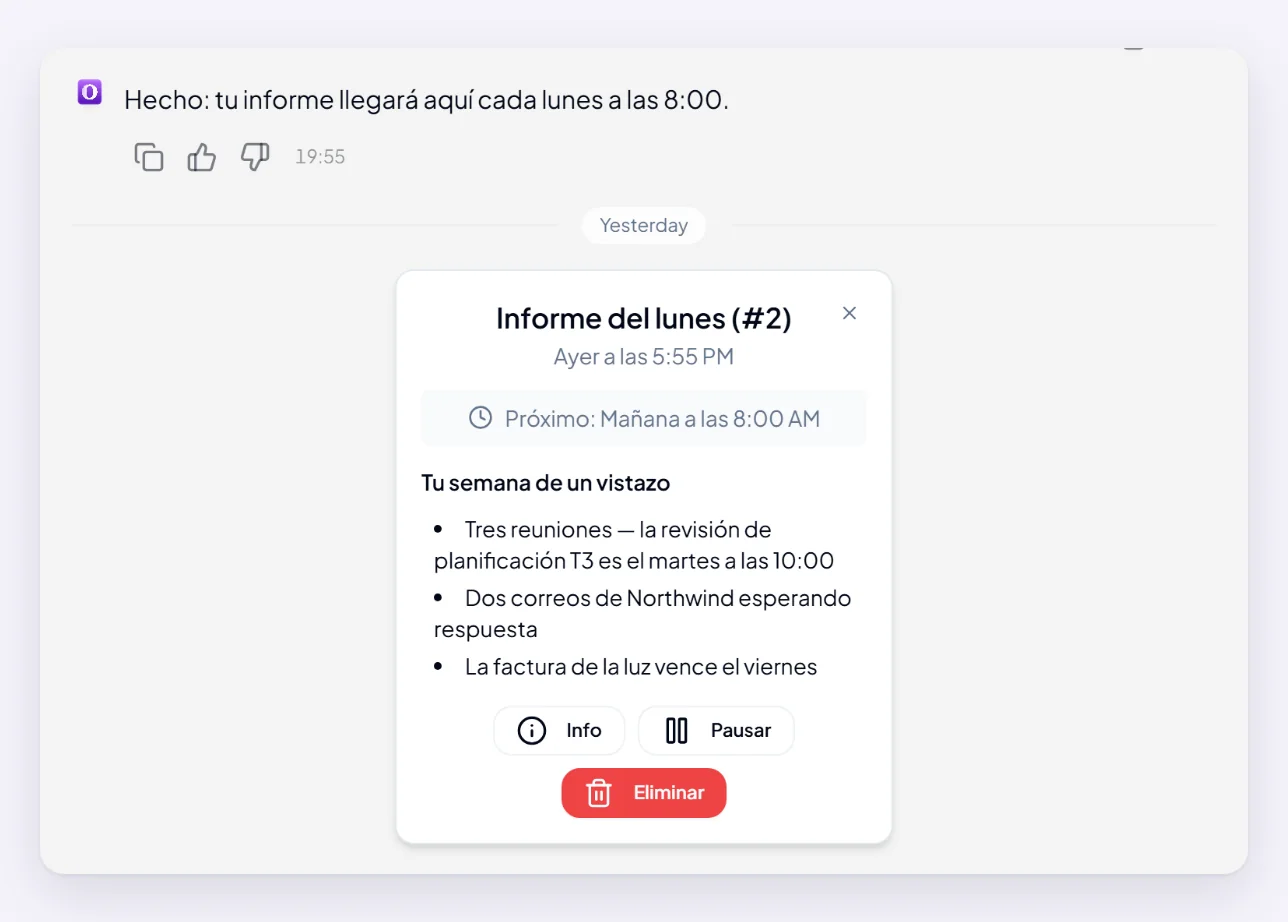 Un resultado programado en la conversación: el informe del lunes llega como una caja, con cuándo se ejecuta la próxima vez, el informe en sí y los botones Info, Pausar y Eliminar.